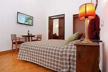 Houspitality Caesar Oda ve Kahvaltı 4*